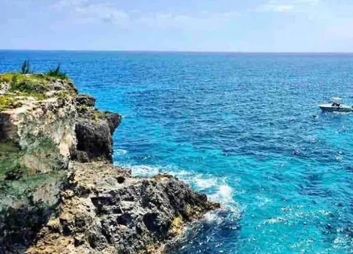 Blue Waters * Runaway Bay